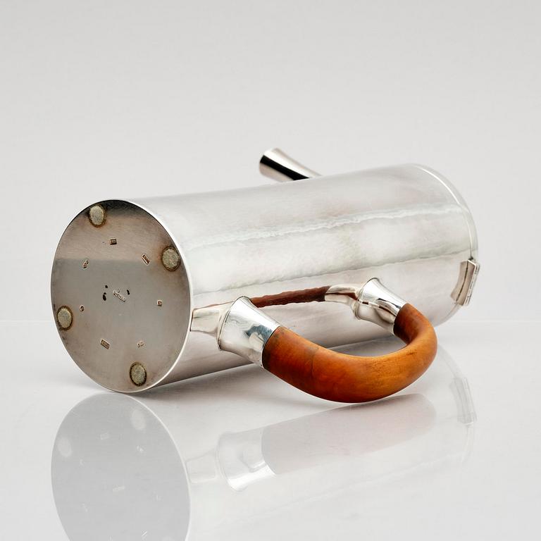Sigurd Persson, a sterling silver coffee pot, executed by Wolfgang Gessl, Stockholm, Sweden 1975.