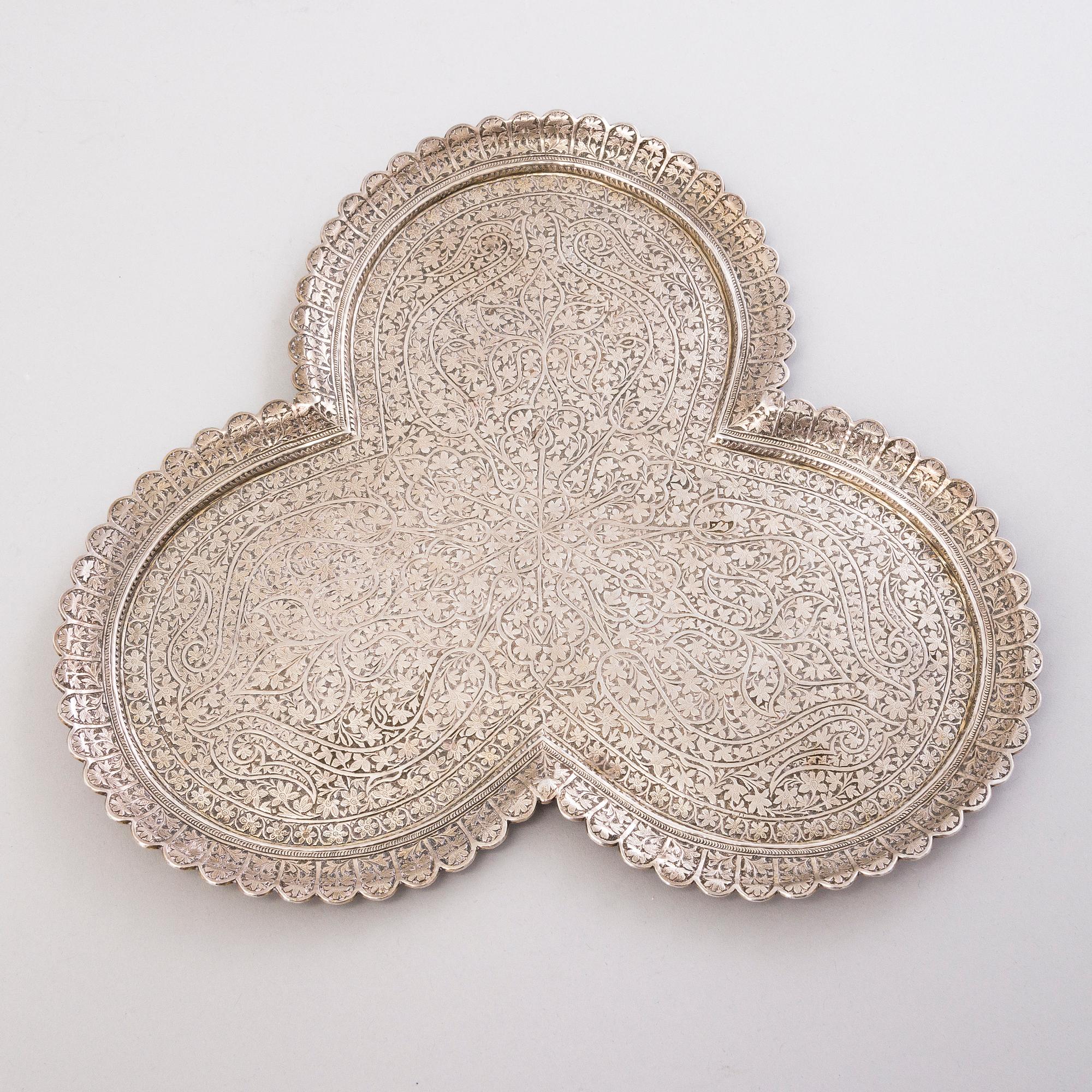 BRICKA med TEKANNA och SOCKERSKÅL, silver, finska kontrollstämplar Harry Bergman, Helsingfors 1964.