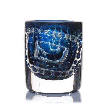157. Edvin Öhrström, an arie glass vase, “Flickan & Duvan”, Orrefors 1958, no. 169 G.