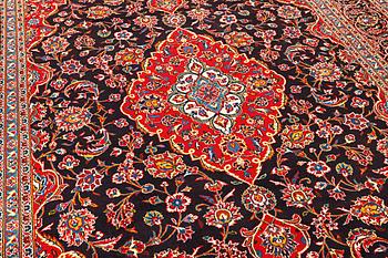A Keshan carpet, c. 373 x 260 cm.