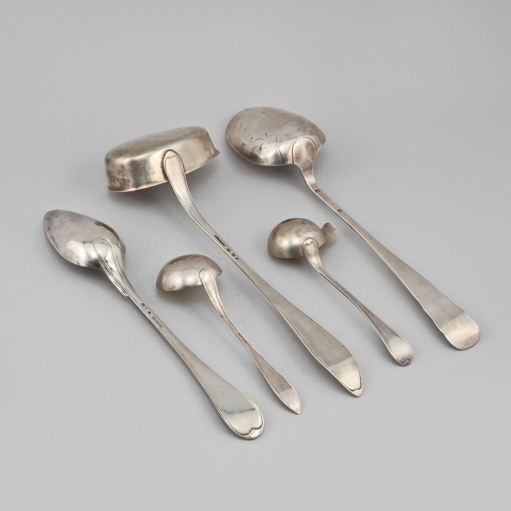 RAGUSKEDAR, 2 st, GRÄDDSKEDAR, 2 st och SOPPSLEV, silver, 1700-, 1800- och 1900-tal. Vikt 727 g.