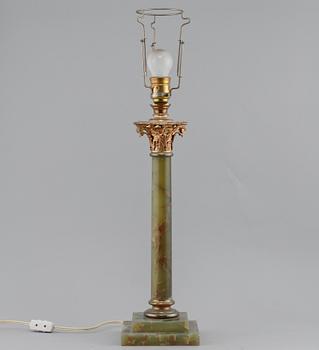 BORDSLAMPA, 1900-talets första hälft.