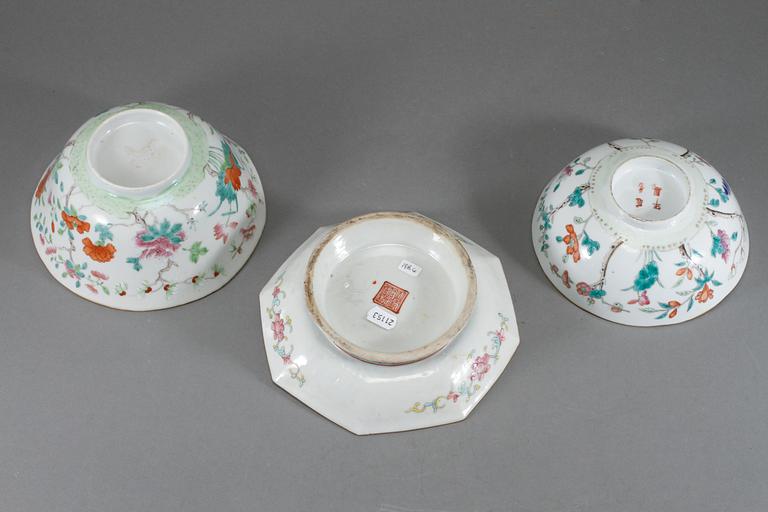 SKÅLAR, 2 st, samt SKÅLFAT, porslin, Kina, 1800-/1900-tal.