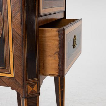 Chest of drawers, Louis XVI, France, latter half of the 18th century.