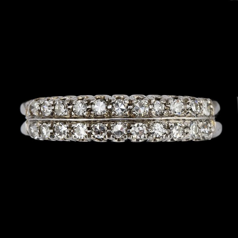 RING, 18k vitguld med 22 briljantslipade diamanter, tot ca 0.50 ct. Vikt 4 g.
