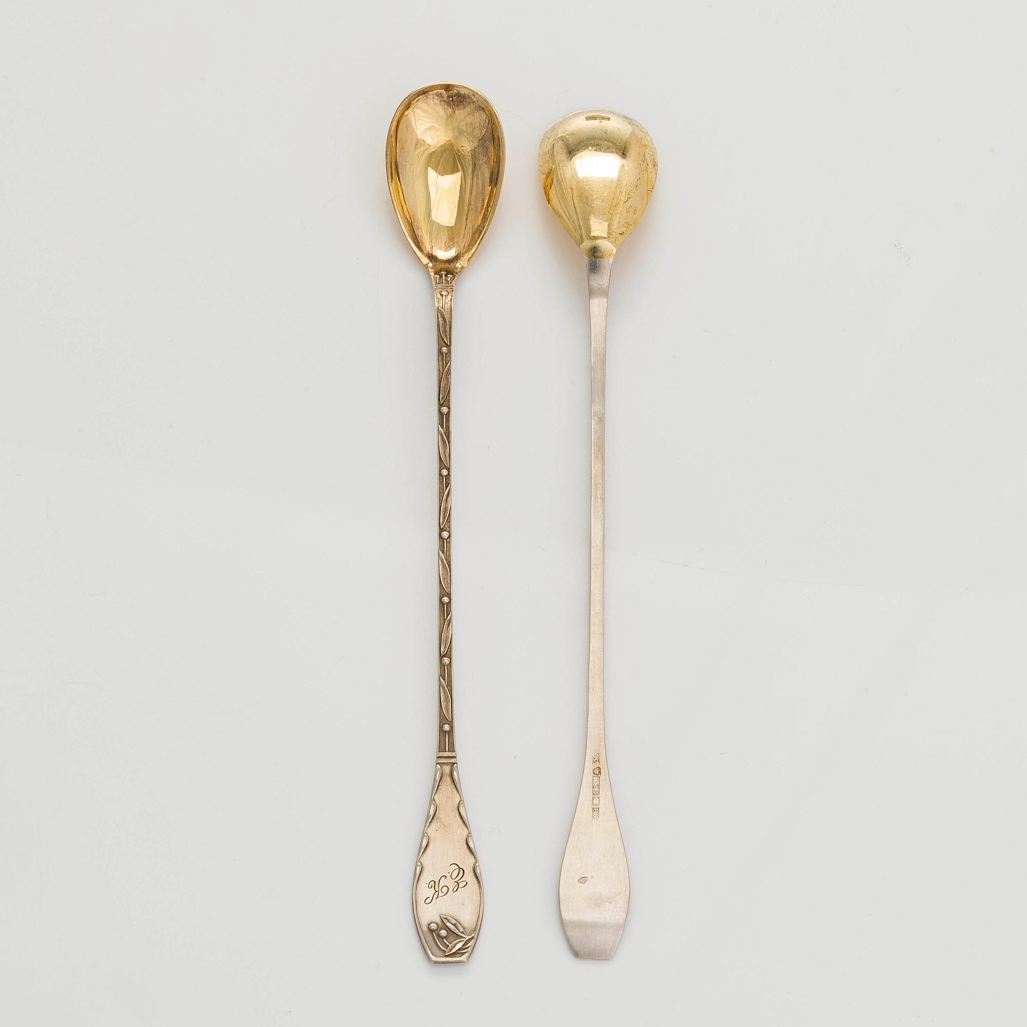 Lautasliinarenkaita 6 kpl, ja cocktaillusikoita, 6 kpl, hopeaa, kaiverrukset, yht. paino 183 g.