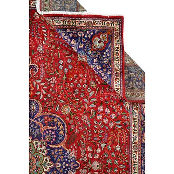 A Tabriz carpet, 400 x 300 cm.