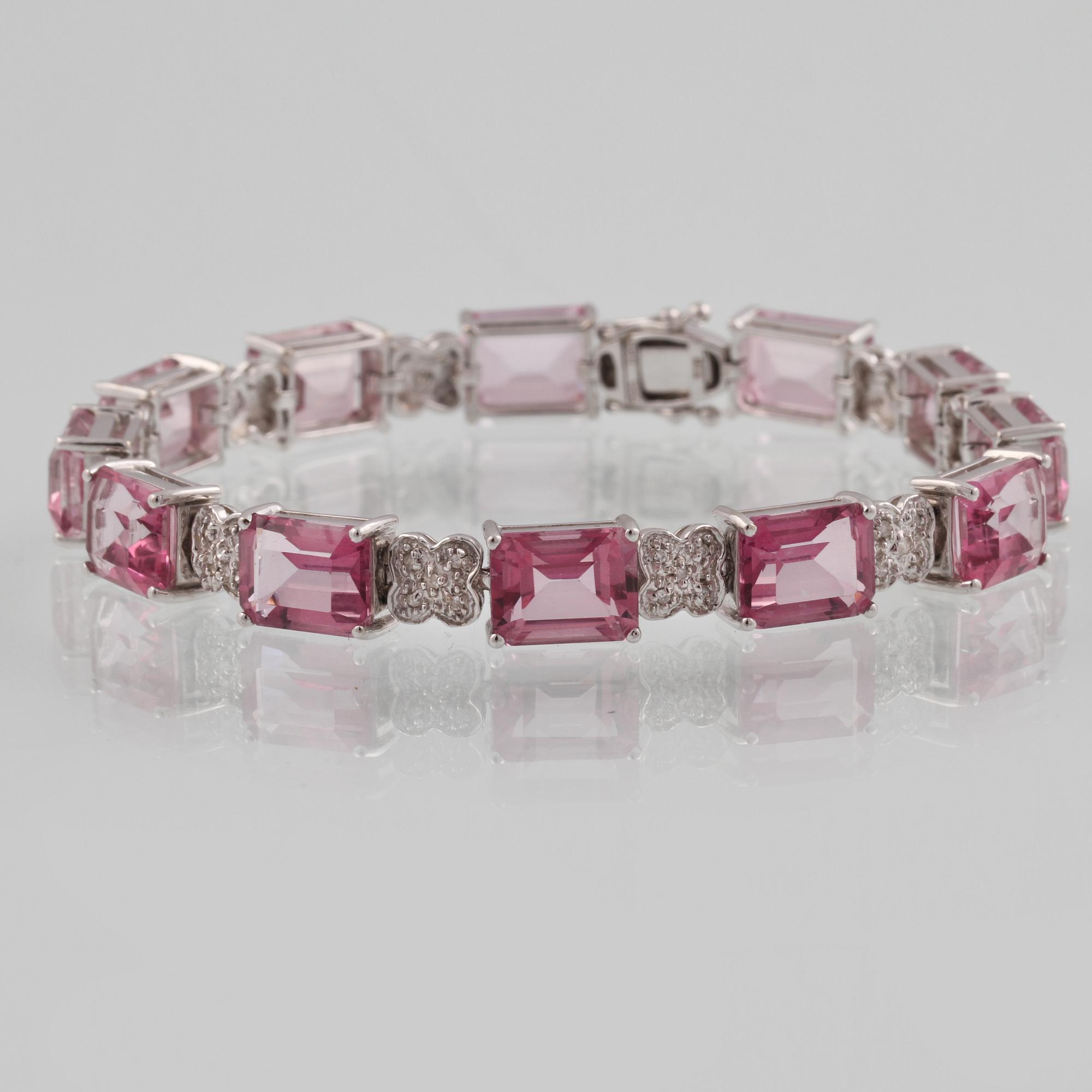ARMBAND, 14K vitguld med rosa topaser samt briljantslipade diamanter. Vikt 19,5 gram.