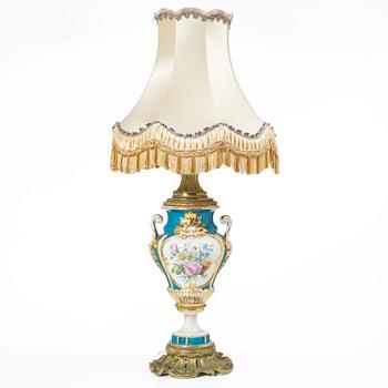 Bordslampa, Sèvres-stil, omkring år 1900.