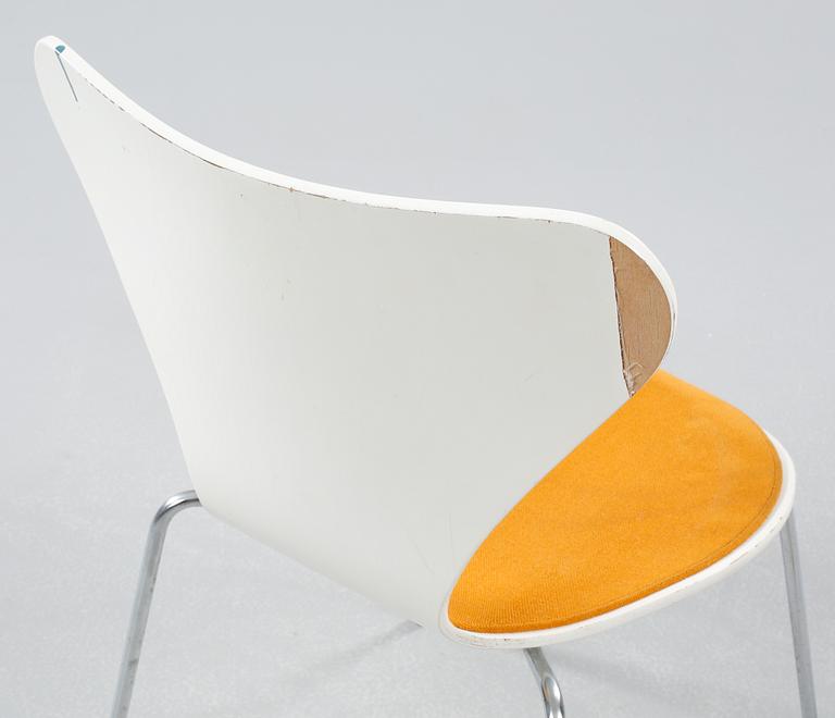 ARNE JACOBSEN, 4 st, stolar,  "Sjuan", Fritz Hansen, 1978.