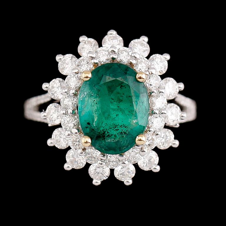 RING, 18 k guld, briljantslipade diamanter tot ca 1.32 ct, grön smaragd ca 2.30 ct.
