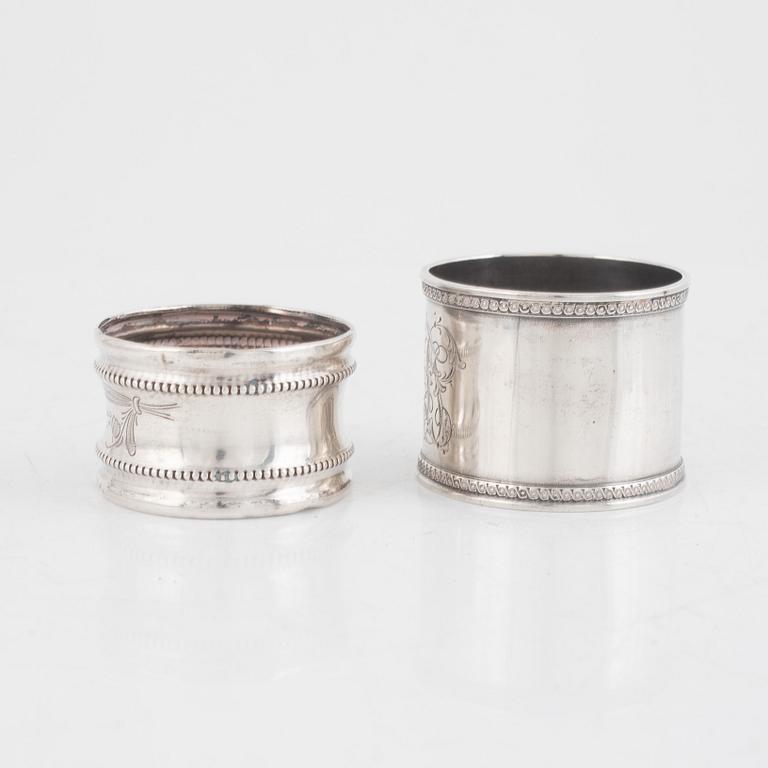 Servettringar, 5 st, silver, bl.a. Ryssland, omkring år 1900.