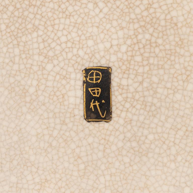 Schatull med servis, 15 delar, satsuma, signerad, Japan, sen Meiji (1868-1912).