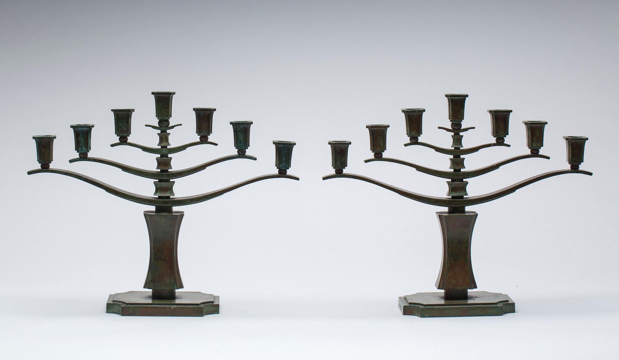 KANDELABRAR, ett par, art deco, grönpatinerad brons, Sune Bäckström, märkta.