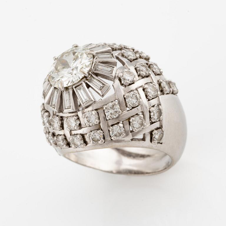 Ring platina med en gammalslipad diamant.