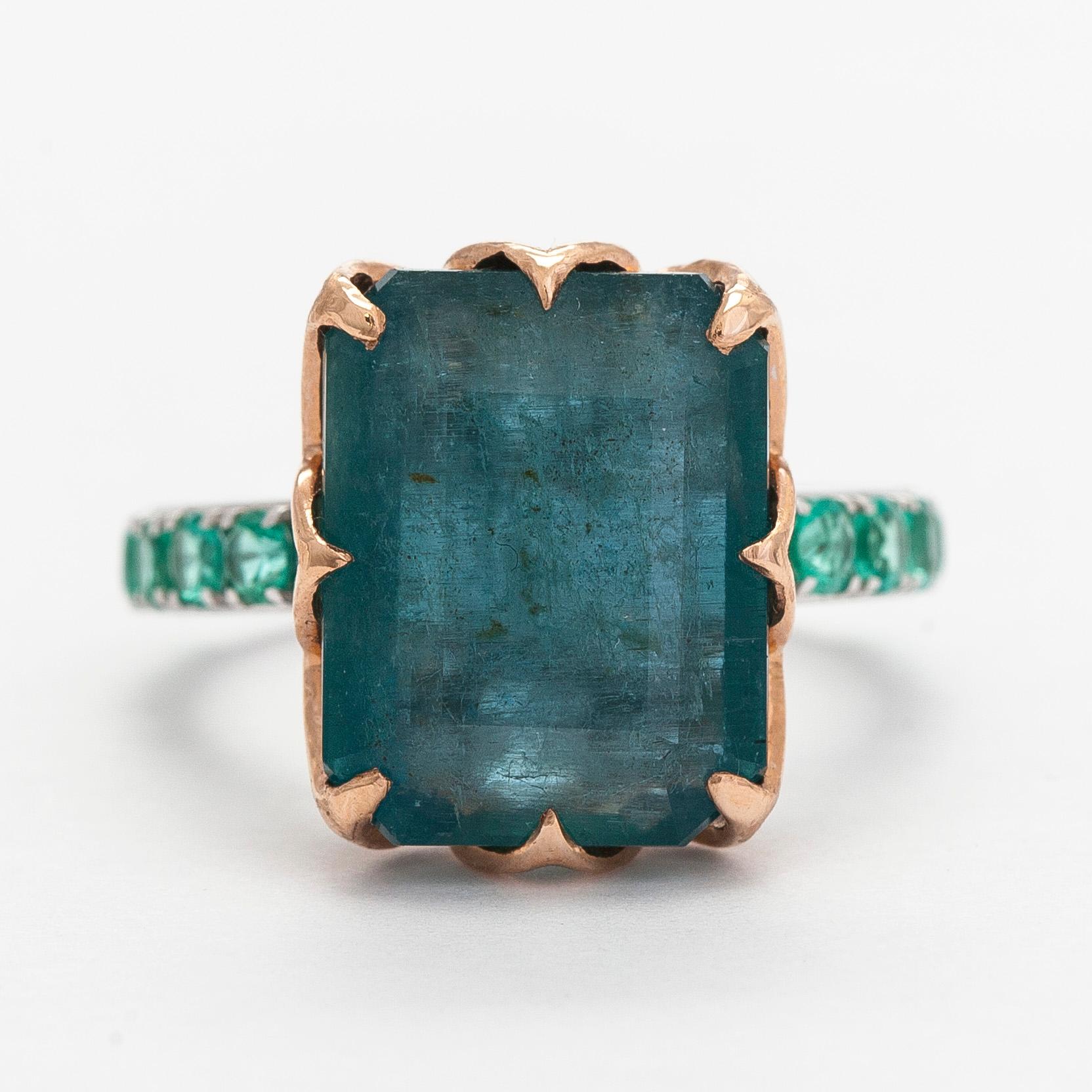 A 14K gold ring with emeralds. IGI certificate.