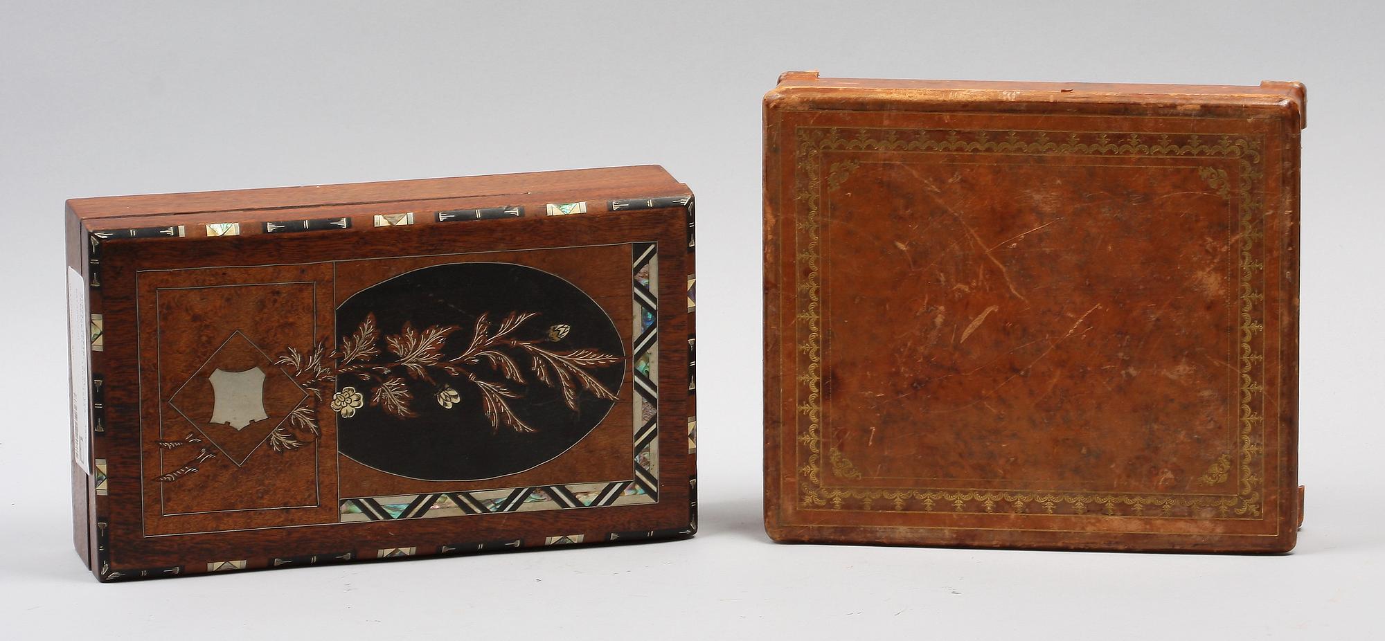 SKRIN, 2 st, trä, läder, sekelskiftet 1800/1900.