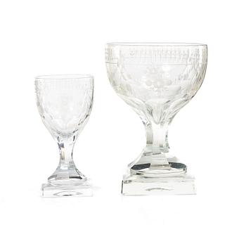 Elis Bergh, A 17 piece glass service, "Flach", by Kosta, first half of 20th century.