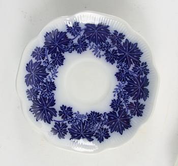 SERVIS, 35 delar, flintgods, "Blå vinranka", Arhtur Percy, Gefle.