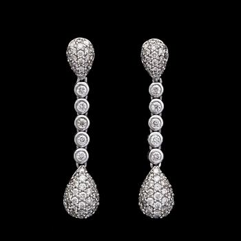 34. A pair of brilliant cut earrings, tot. app. 1.64 cts.