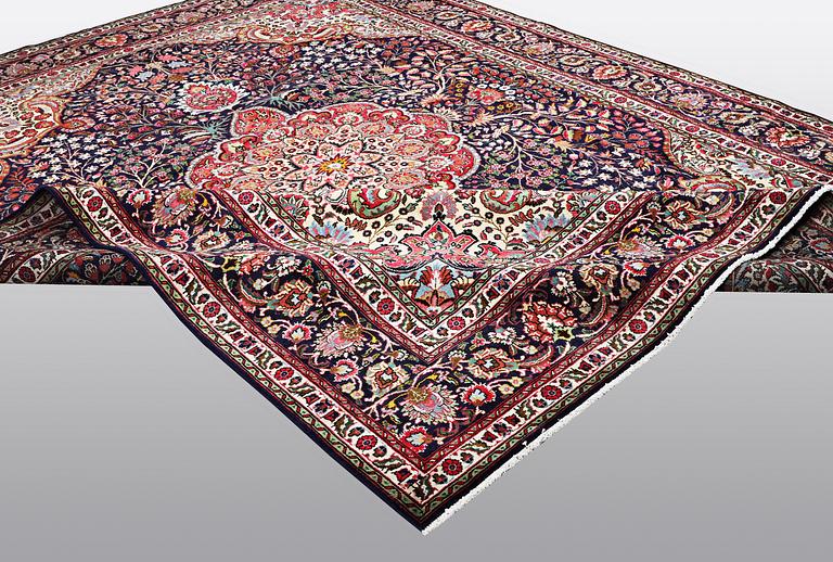 A carpet, Tabriz, ca 400 x 306 cm.