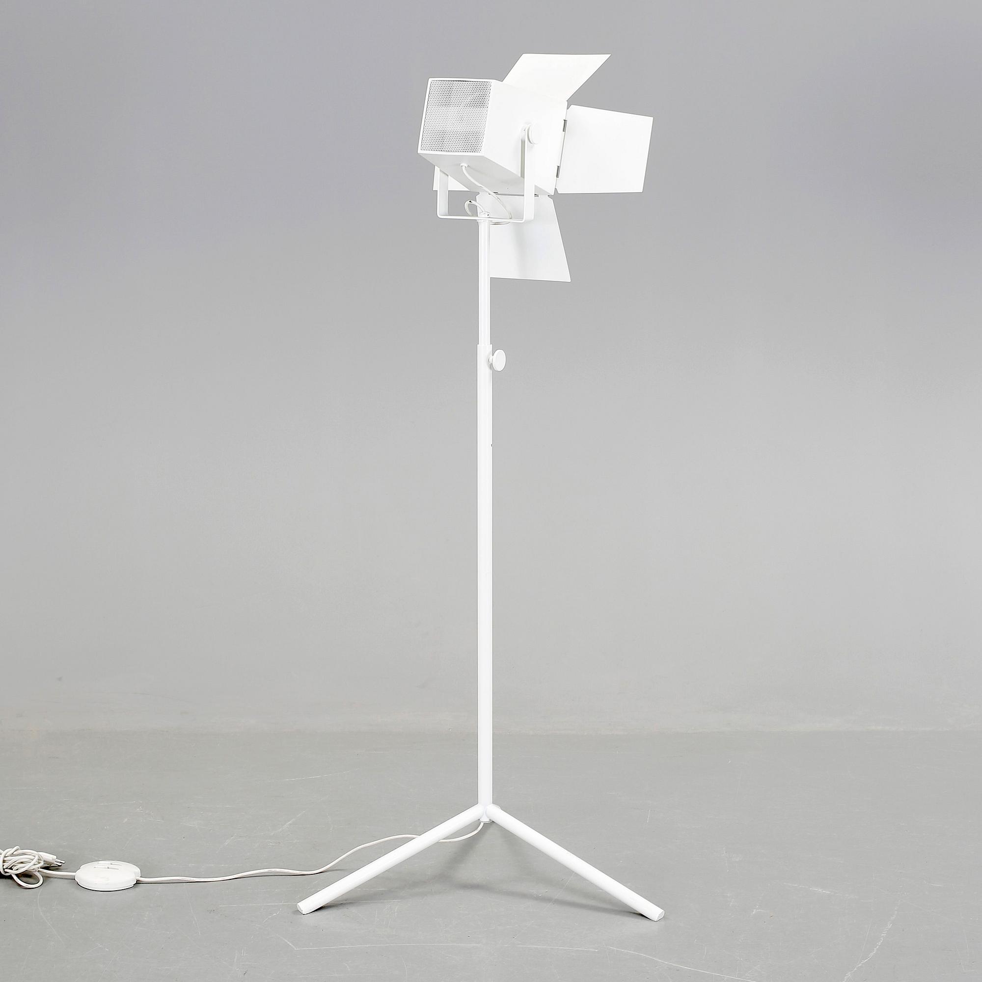 GOLVLAMPA, "Foto", Thomas Bernstrand and Mattias Ståhlbom för Zero.