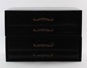 BESTICKSCHATULL, 2 st, 1900-talets andra hälft.