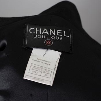 A cashmere Chanel Boutique coat, French size 38.