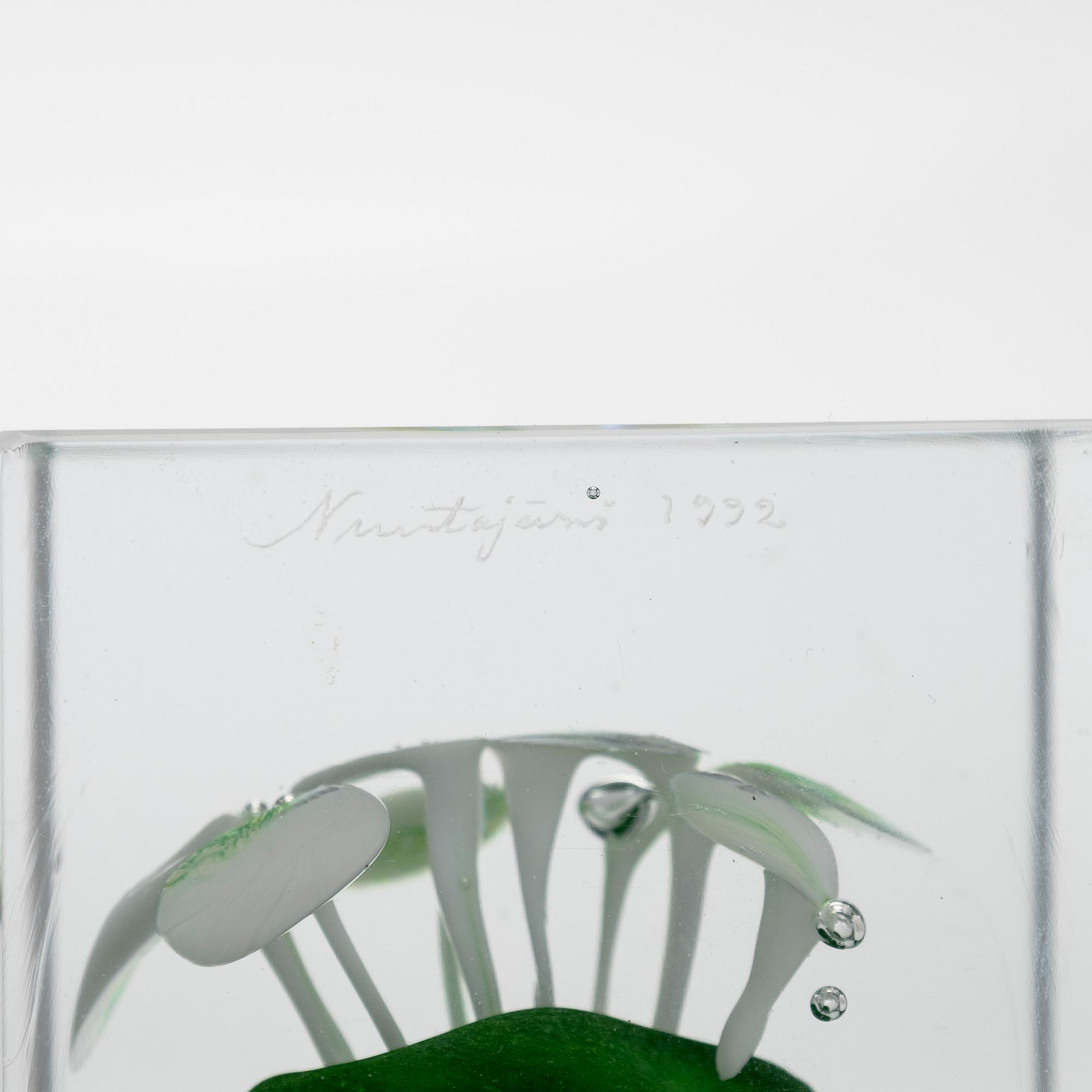 Oiva Toikka, årskub 1992, signerad Oiva Toikka Nuutajärvi 1992, numrerad 53/2000.