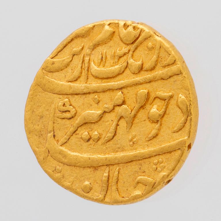 Coin, gold, Mughal Empire, Aurangzeb (AD 1658-1707), mohur, AH.1113, Khujista Bunyad mint.