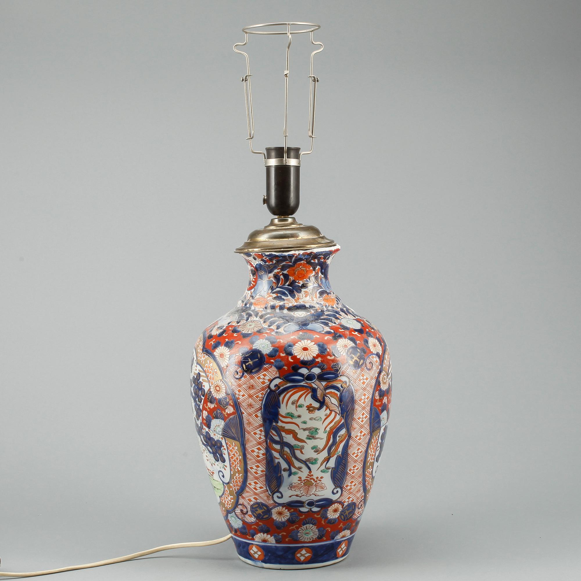 BORDSLAMPA, porslin. Japan, 1900-tal.