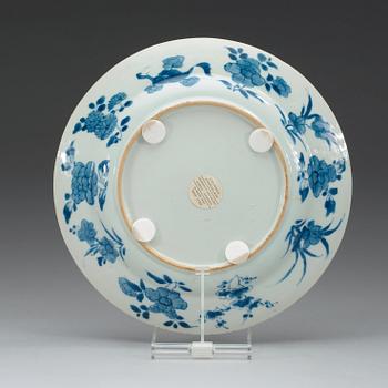 TALLRIK, porslin. Qing dynastin, Kangxi (1662-1722).