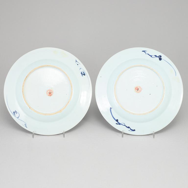 A pair of blue and white dishes, Qing dynasty, Qianlong (1736-95).