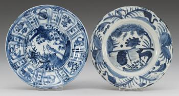 169. TALLRIKAR, 2 st, porslin. Ming, Wanli (1573-1619).