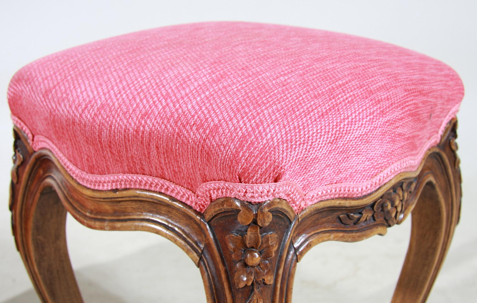 TABURETTER, 2 st, rokokostil, 1800/1900-tal.