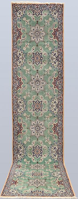 Gallerimatta, Nain, part silk, s.k. 9LAA, ca 409 x 87 cm.