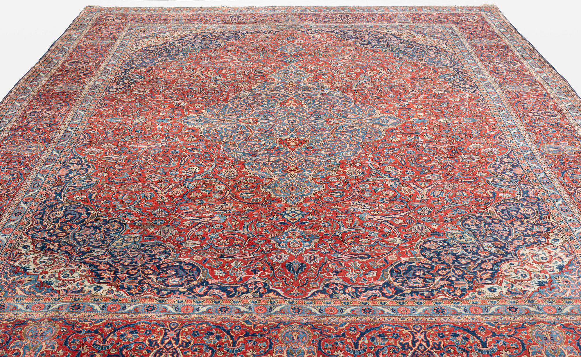 A carpet, semi-antique, Kashan, ca 443,5 x 314,5 cm.