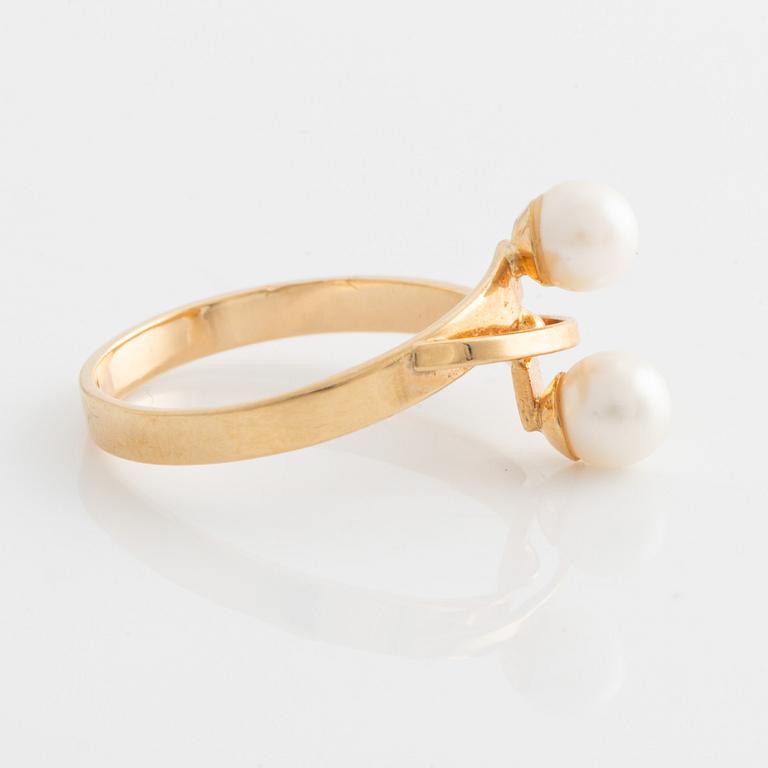 Ring, 18K gold with two pearls.