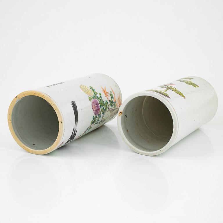 A set of two Chinese porcelain vases, mid 20th century.