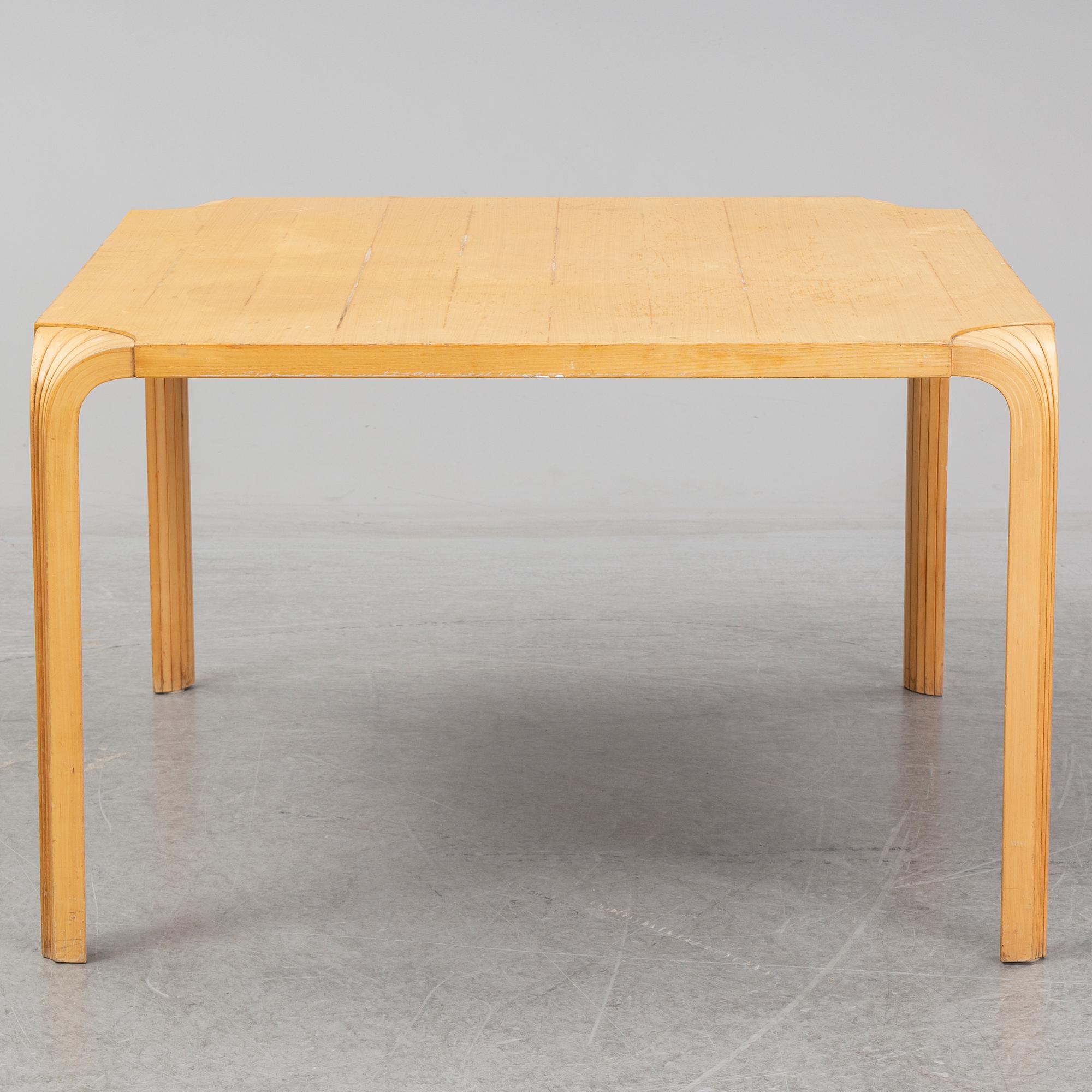 ALVAR AALTO, soffbord, björk samt karmstolar ett par, modell 46, Artek.