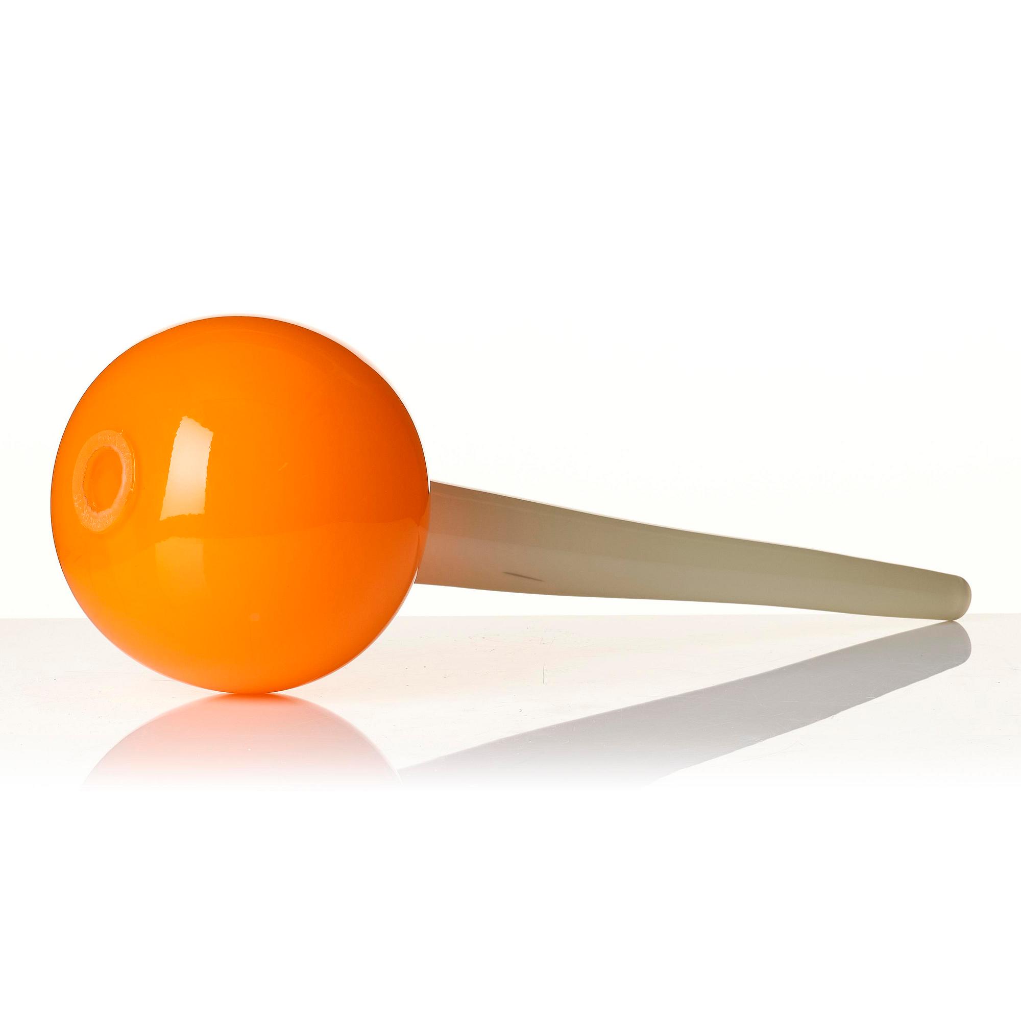 Gunnel Sahlin, a glass bottle, Pilchuck Glass School, Seattle, 1995, blown by Dante Marioni.