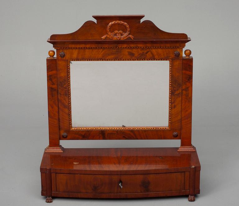 BORDSSPEGEL, mahogny, empire, möjligen Ryssland, 1800-talets första kvartal.