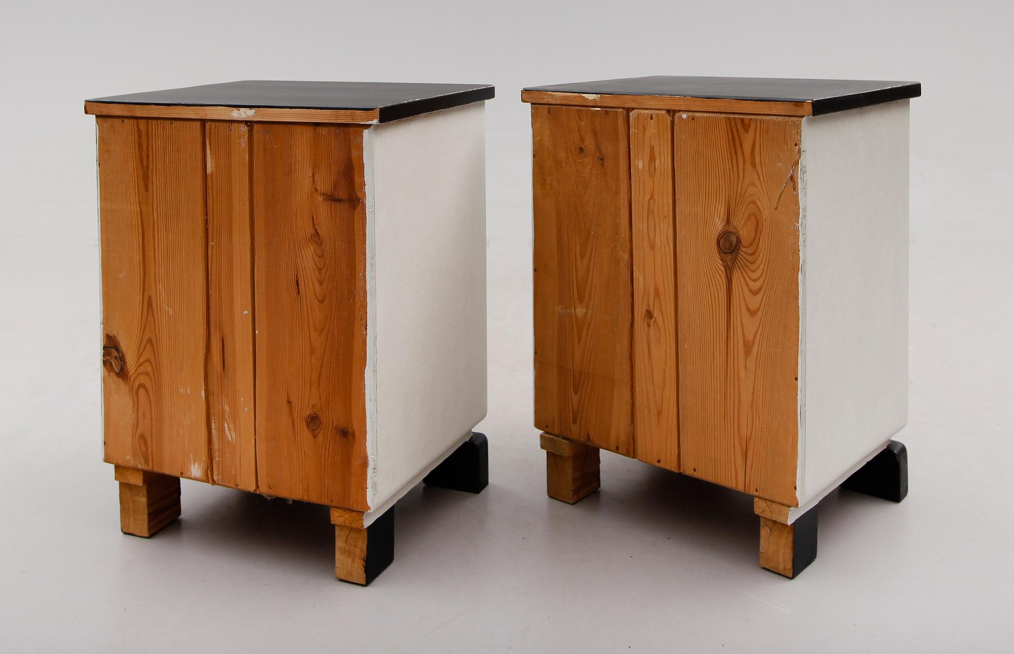 SÄNGBORD, 1 par, 1900-talets första hälft.