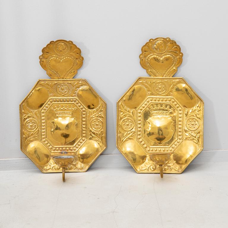 A pair of eraly 1900s brass wall scones Broque style.