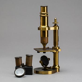 Microscope, around 1900.