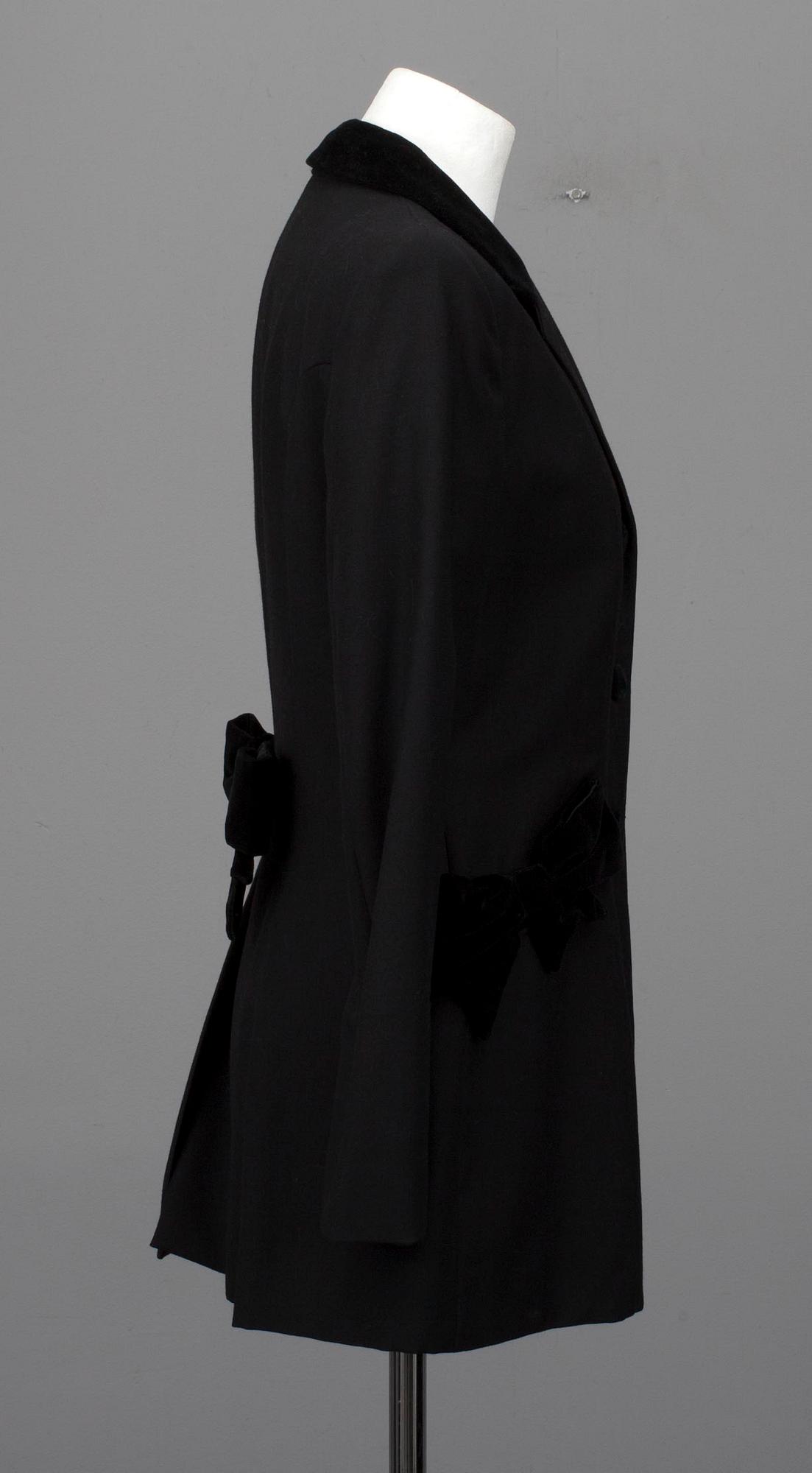 KAVAJ, Moschino.