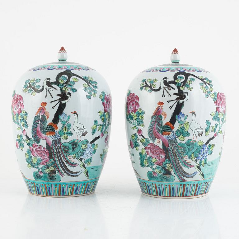 A pair of Famille rose porcelain urns, 20th century.