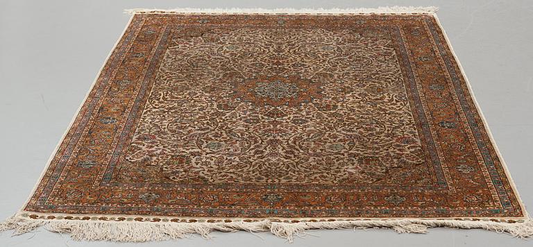 Matto an old silk Turkey, ca 237,5 x 146,5 (as well as 3,5-4 cm flat weave at the ends).