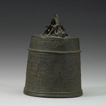 TEMPELKLOCKA, brons. Sen Ming dynasti (1368-1643).
