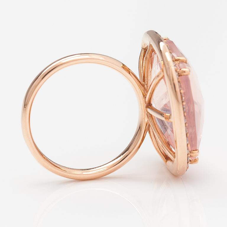 A 14K rosé gold cocktailring with a rose quartz and diamonds ca. 0.49 ct in total.